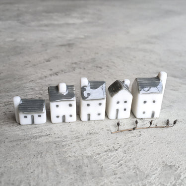 5585 Porcelain street in box